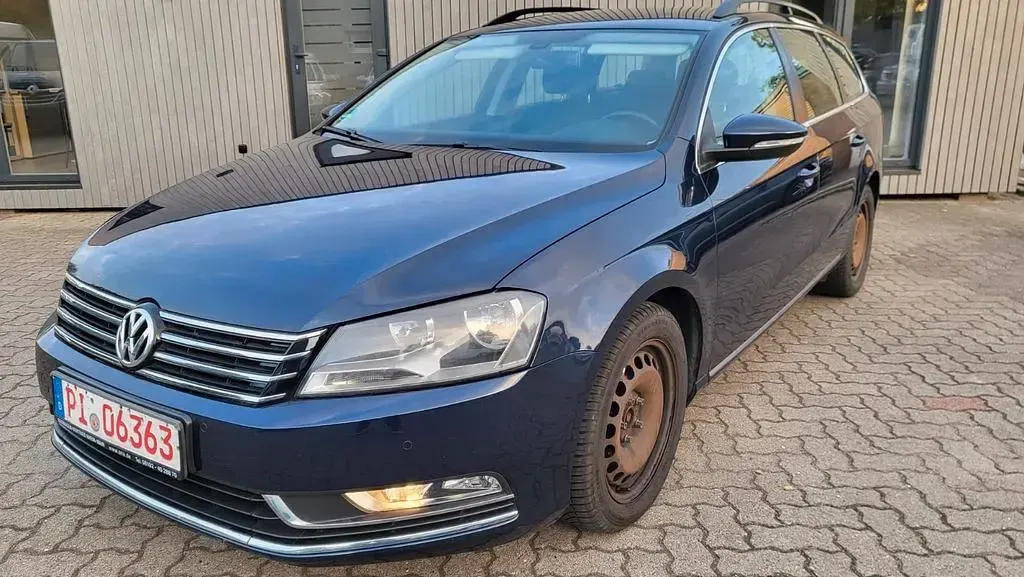 Usata VW Passat Comfortline 140 CV (102 kW) 2014 Blu Berlina