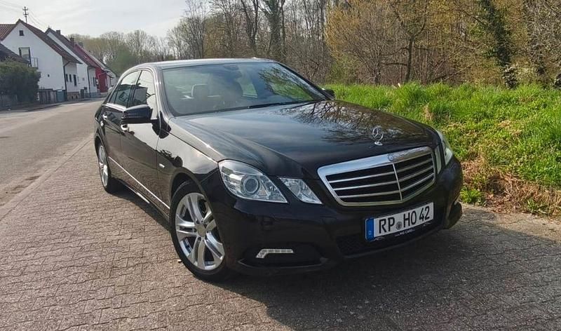 Gebraucht Mercedes E350 Avantgarde 292 PS (214 kW) 2010 Schwarz Limousine