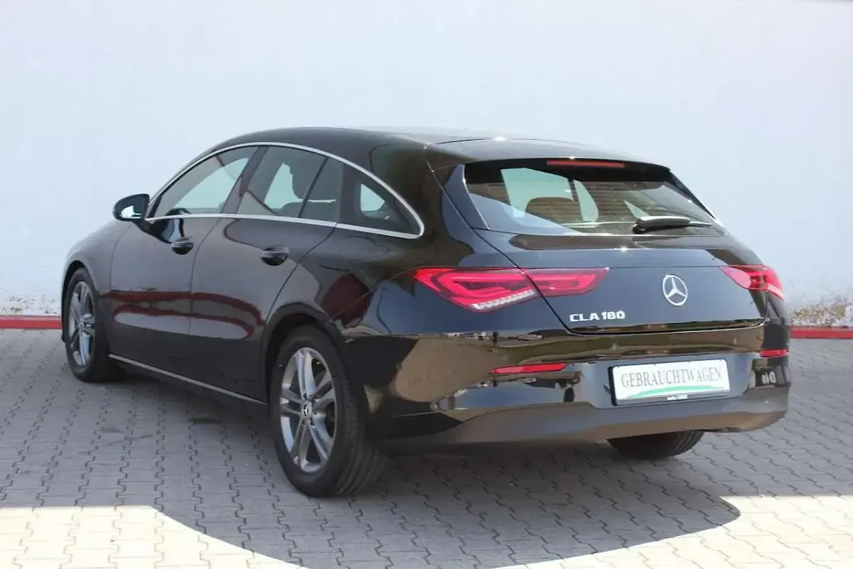 Gebraucht Mercedes CLA180 136 PS (100 kW) 2020 Kosmosschwarz metalliclack 191 Coupé
