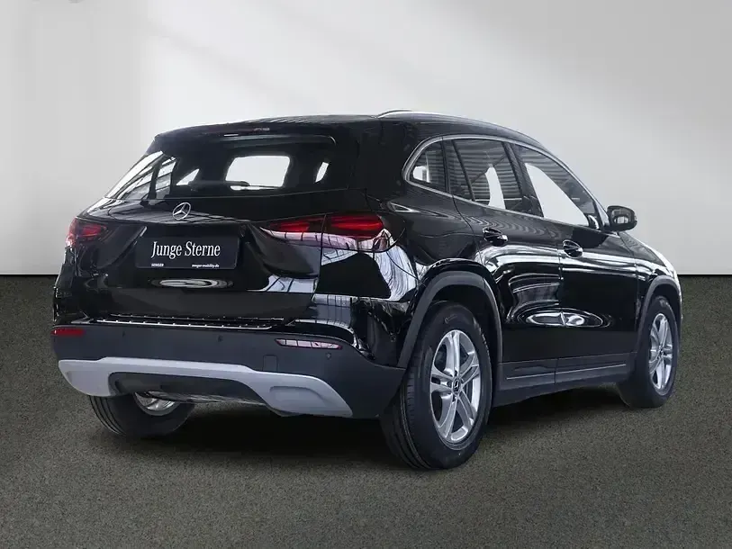 Gebraucht Mercedes GLA200 163 PS (119 kW) 2024 Unilack nachtschwarz SUV