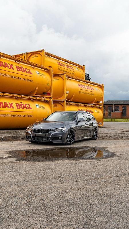 Grau Gebraucht 2018 BMW 320 M Sport Kombi | 17.499 € (Teuer) - Bild 1/4