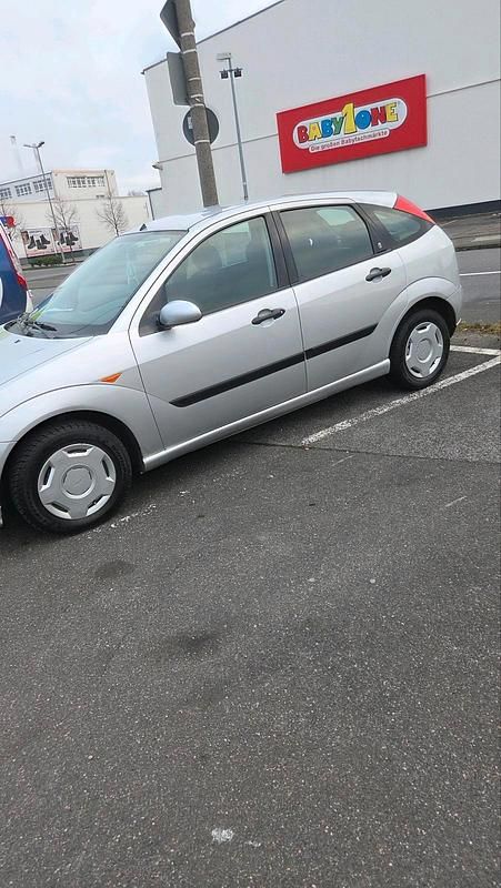 Gebraucht Ford Focus 116 PS (85 kW) 1999 Silber Kleinwagen