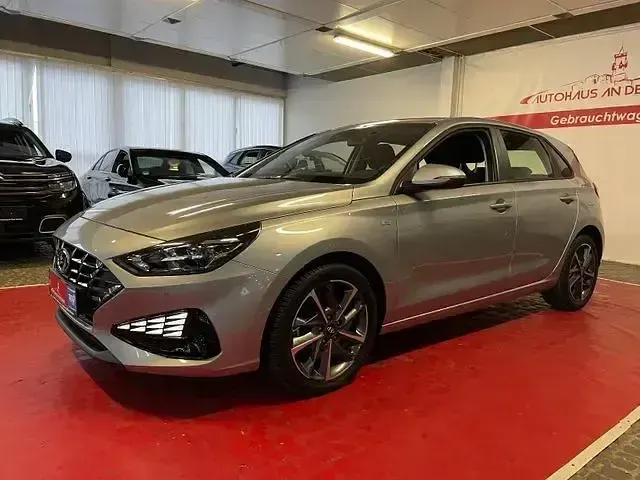 Gebraucht Hyundai i30 Trend 120 PS (88 kW) 2023 Silber Limousine