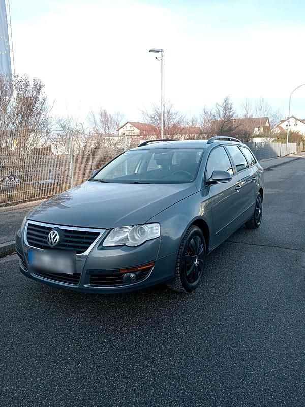 Grau Gebraucht 2008 VW Passat Kombi | 2.000 € (Superpreis) - Bild 1/4