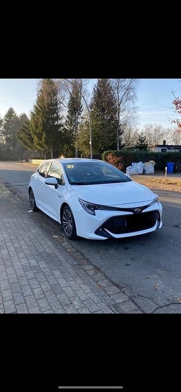 Gebraucht Toyota Corolla Hybrid 98 PS (72 kW) 2019 Weiß Kleinwagen