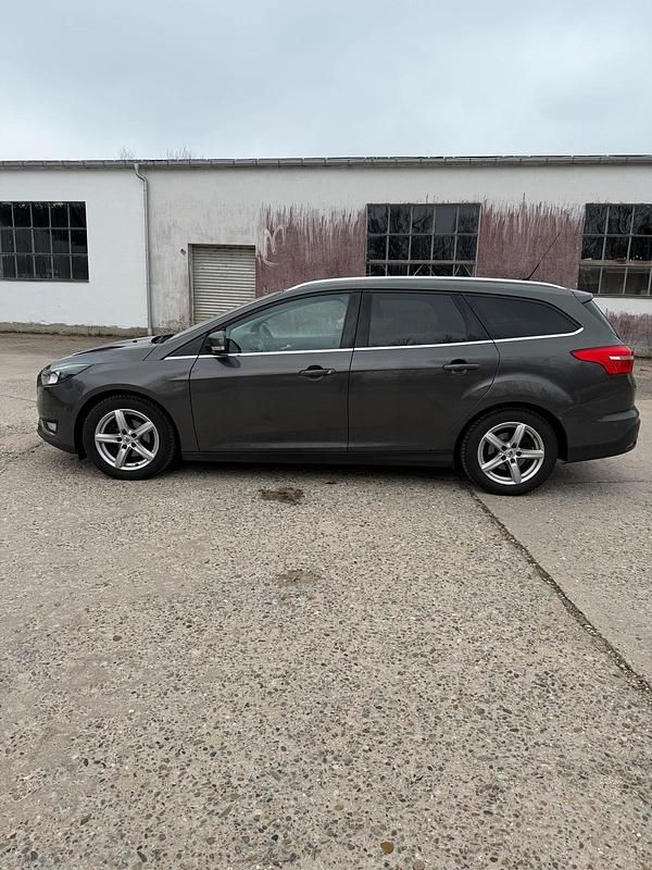 Gebraucht Ford Focus 120 PS (88 kW) 2016 Grau Kombi