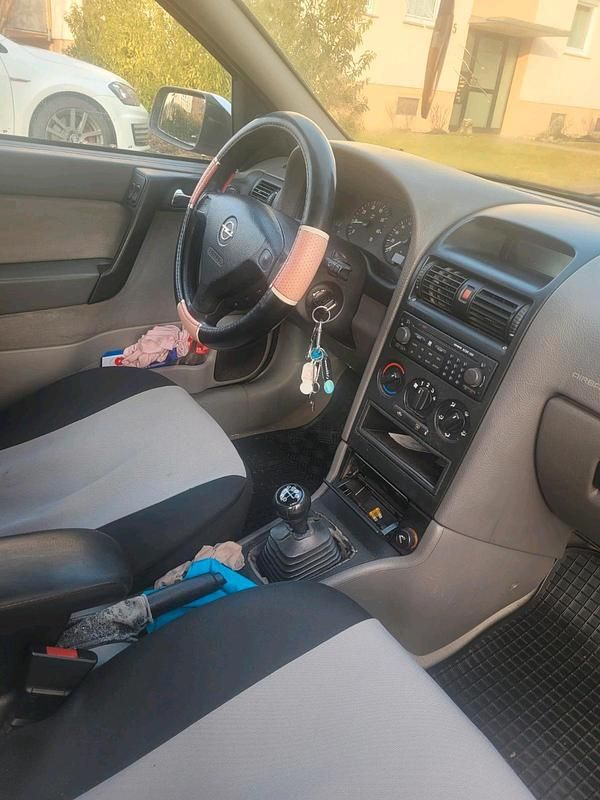 Gebraucht Opel Astra 101 PS (74 kW) 2002 Silber Kombi