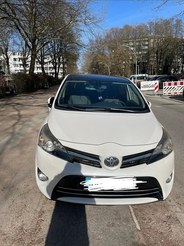 Gebraucht Toyota Verso 124 PS (91 kW) 2014 Weiß Van / Kleinbus