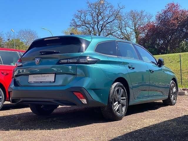 Gebraucht Peugeot 308 Active 131 PS (96 kW) 2024 Avatarblau Kombi