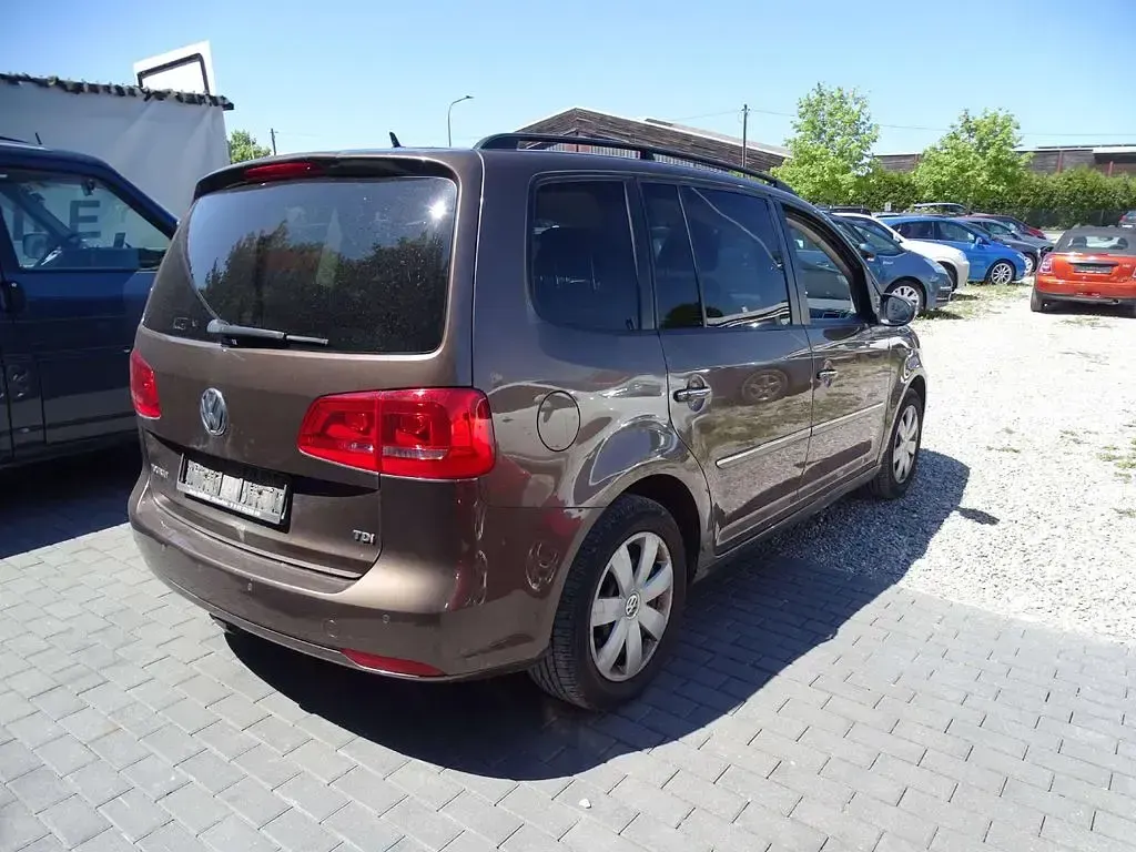Gebraucht VW Touran Comfortline 105 PS (77 kW) 2012 Braun Van / Kleinbus