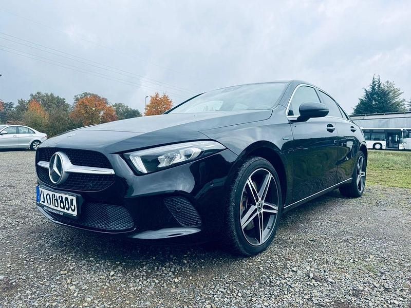 Gebraucht Mercedes A250 AMG Edition 1 160 PS (117 kW) 2020 Schwarz Limousine