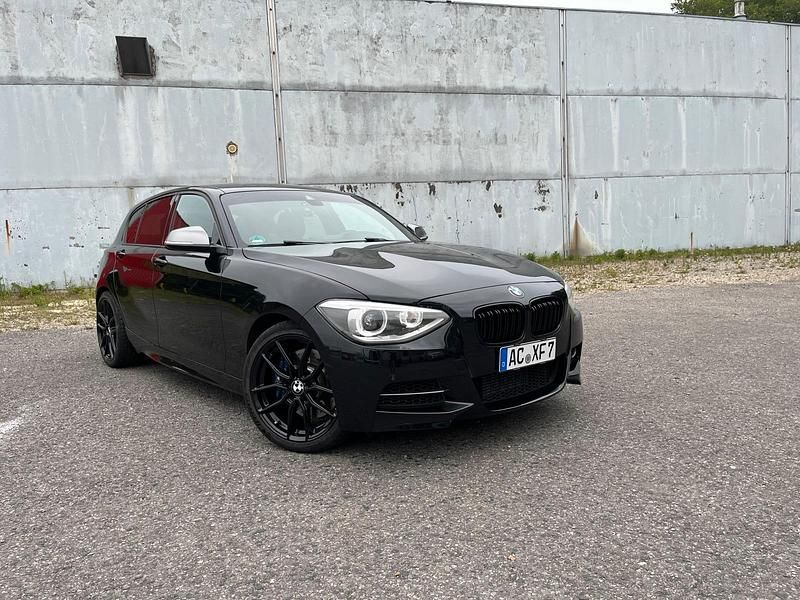 Schwarz Gebraucht 2013 BMW M135 Kleinwagen | 18.899 € (Fairer Preis) - Bild 1/4
