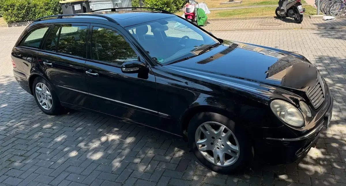 Gebraucht Mercedes E200 163 PS (119 kW) 2004 Schwarz Kombi