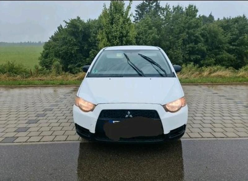 Weiß Gebraucht 2009 Mitsubishi Colt Kleinwagen | 2.200 € - Bild 1/4