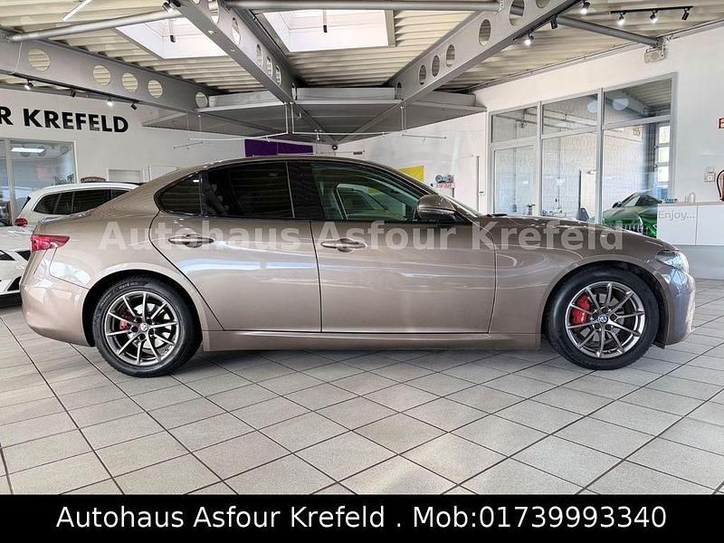 Gebraucht Alfa Romeo Giulia Super 179 PS (131 kW) 2017 Grau Limousine