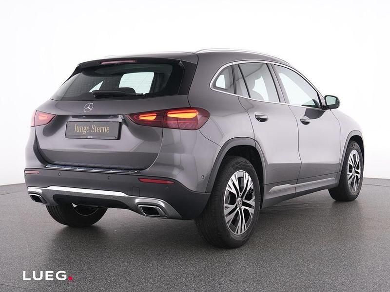 Gebraucht Mercedes GLA180 Progressive 136 PS (100 kW) 2024 Grau SUV