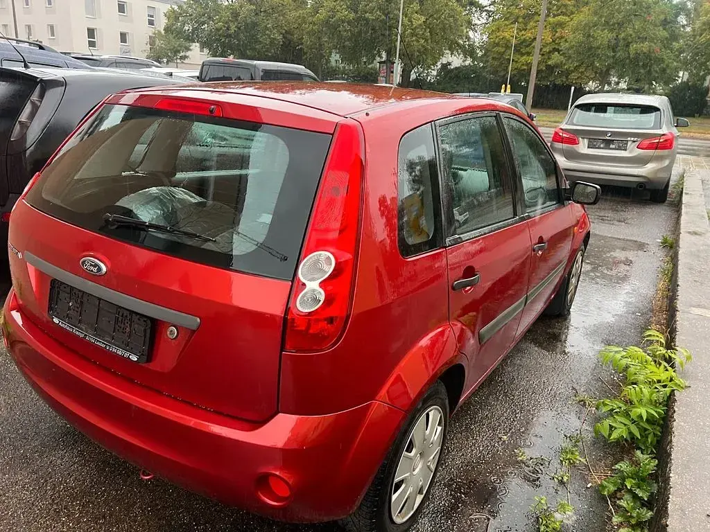 Gebraucht Ford Fiesta 80 PS (58 kW) 2007 Rot Kleinwagen