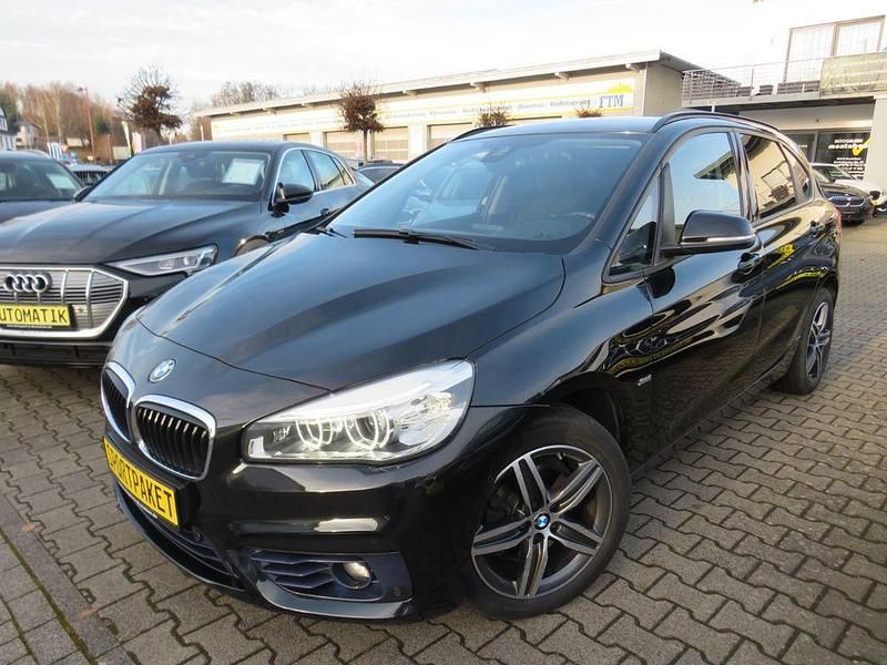 Black sapphire metallic Gebraucht 2016 BMW 218 Active Tourer Sport Line Van / Kleinbus | 9.990 € (Fairer Preis) - Bild 1/4