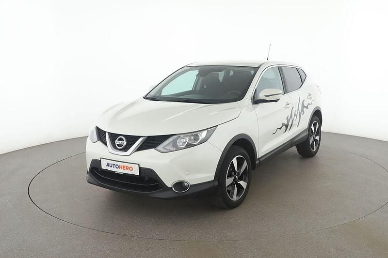 Weiß Gebraucht 2017 Nissan Qashqai N-Connecta SUV | 13.690 € (Fairer Preis) - Bild 1/3