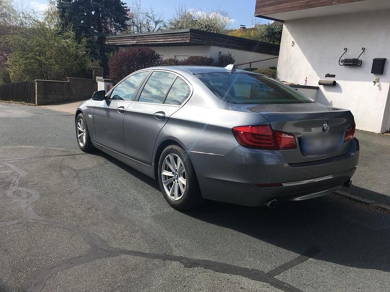 Grau Gebraucht 2012 BMW 535 Limousine | 14.800 € (Superpreis) - Bild 1/4