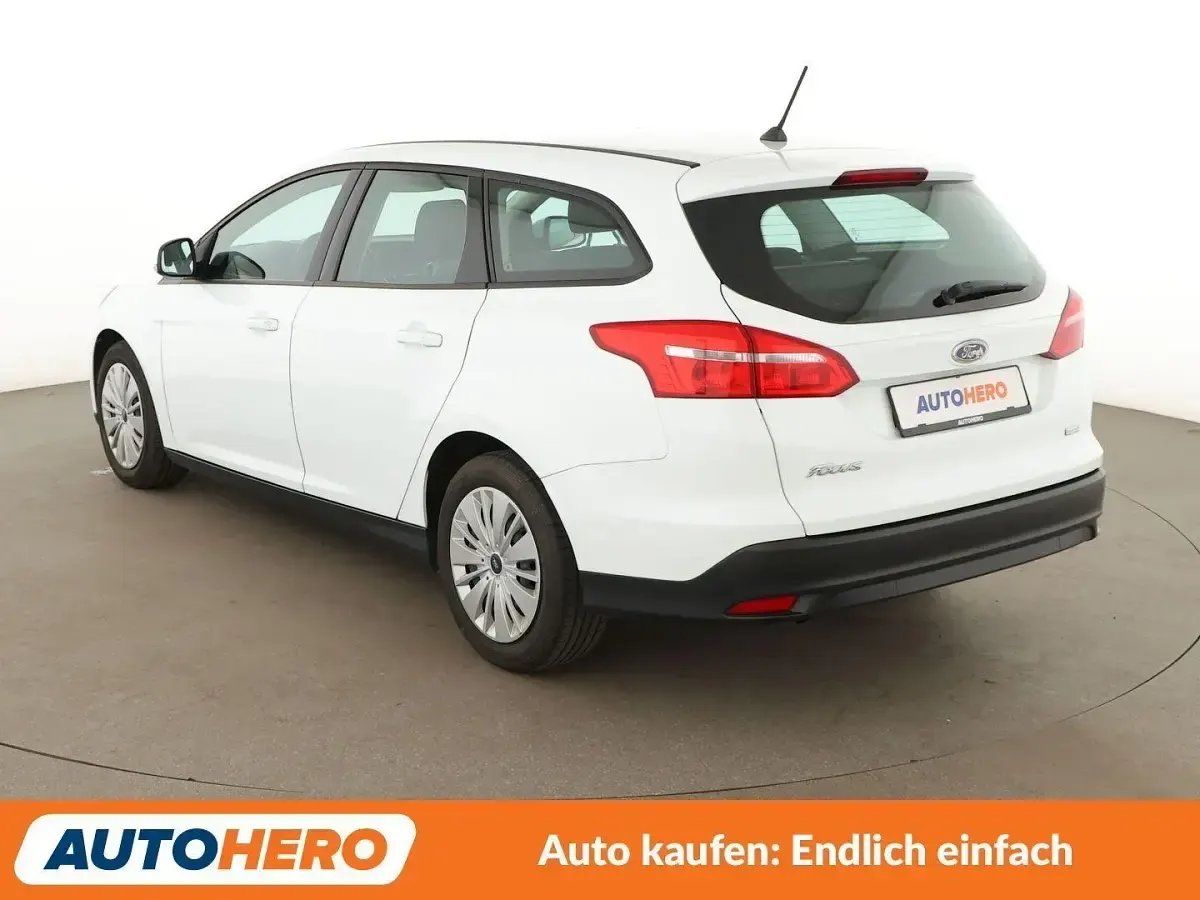 Gebraucht Ford Focus Trend 101 PS (74 kW) 2018 Weiß Kombi