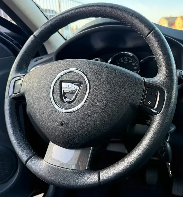 Gebraucht Dacia Sandero Lauréate 90 PS (66 kW) 2012 Schwarz Limousine