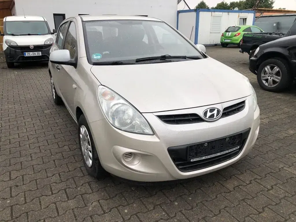 Gebraucht Hyundai i20 Classic 77 PS (56 kW) 2009 Gold Kleinwagen