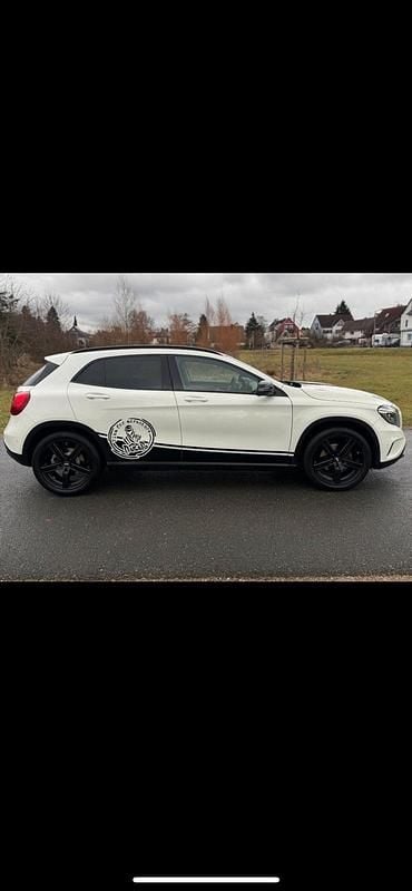 Gebraucht Mercedes GLA200 156 PS (114 kW) 2016 Weiß SUV