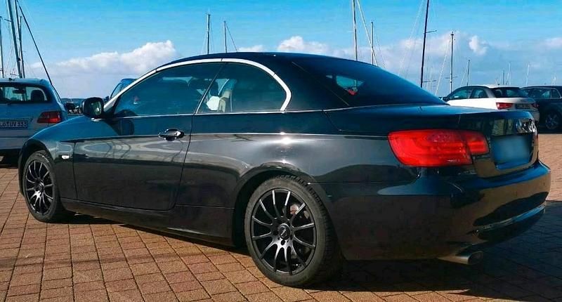 Gebraucht BMW 320 Cabriolet 184 PS (135 kW) 2011 Schwarz Cabrio