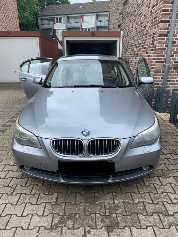 Grau Gebraucht 2006 BMW 523 Advantage Limousine | 4.000 € (Guter Preis) - Bild 1/4