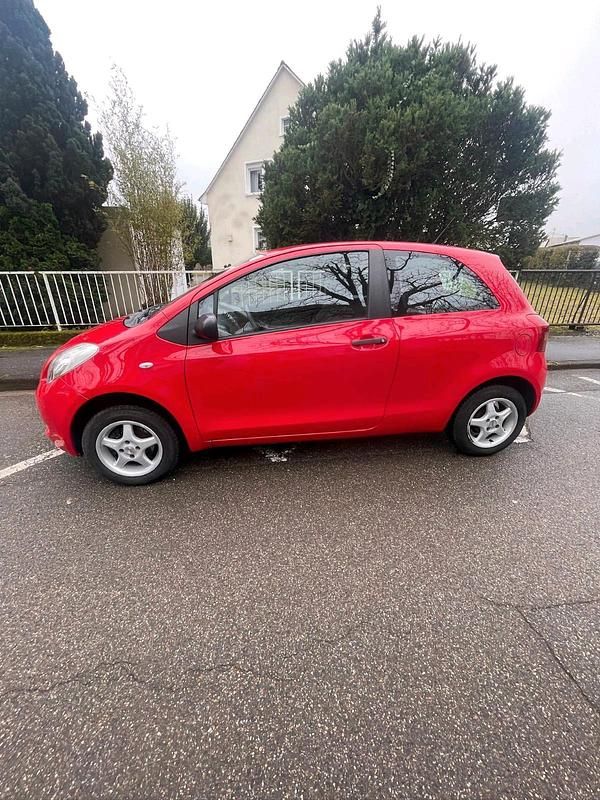 Gebraucht Toyota Yaris 69 PS (50 kW) 2008 Rot Kleinwagen