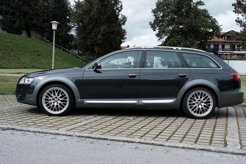 Grau Gebraucht 2011 Audi A6 Allroad Kombi | 8.200 € - Bild 1/4