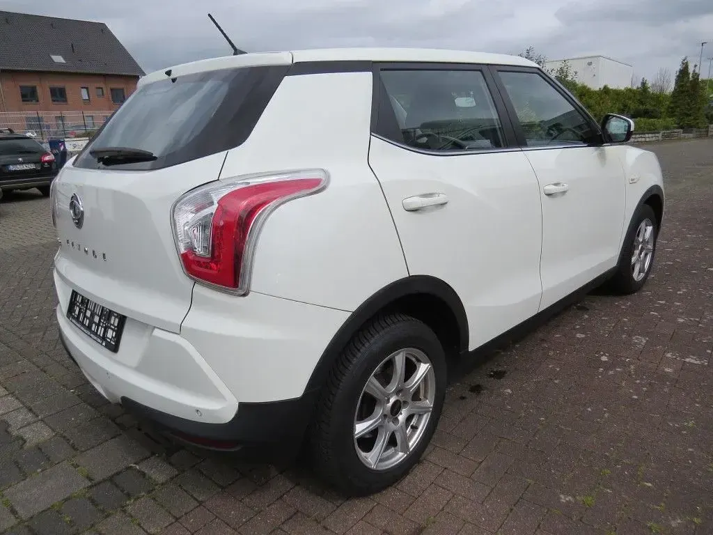 Gebraucht SsangYong Tivoli Crystal 128 PS (94 kW) 2017 Weiß SUV