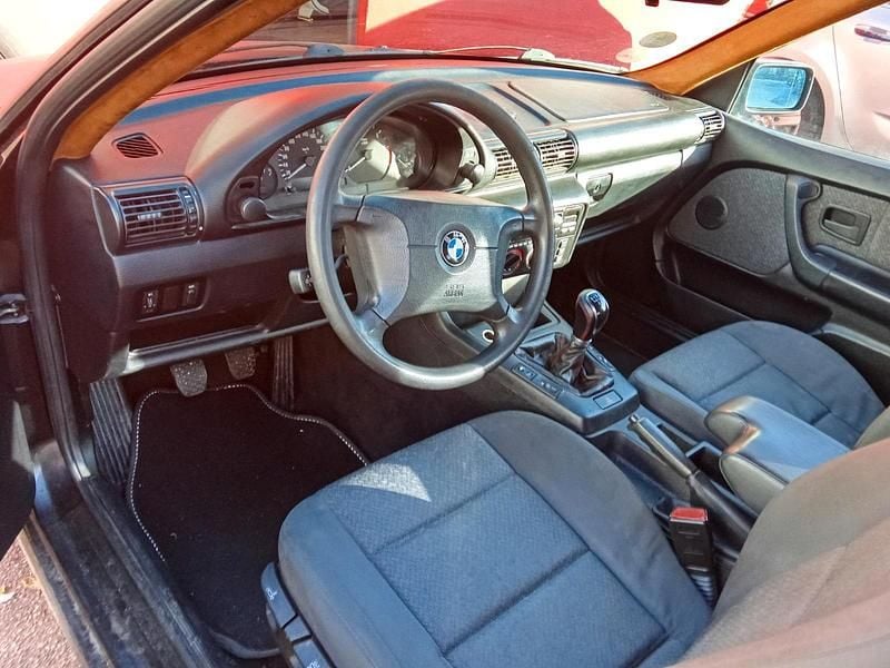Schwarz Gebraucht 2000 BMW 316 Coupé | 1.250 € - Bild 1/4