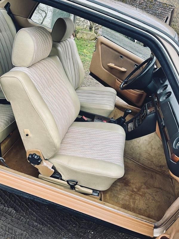 Gebraucht Mercedes 230 136 PS (100 kW) 1983 Coupé