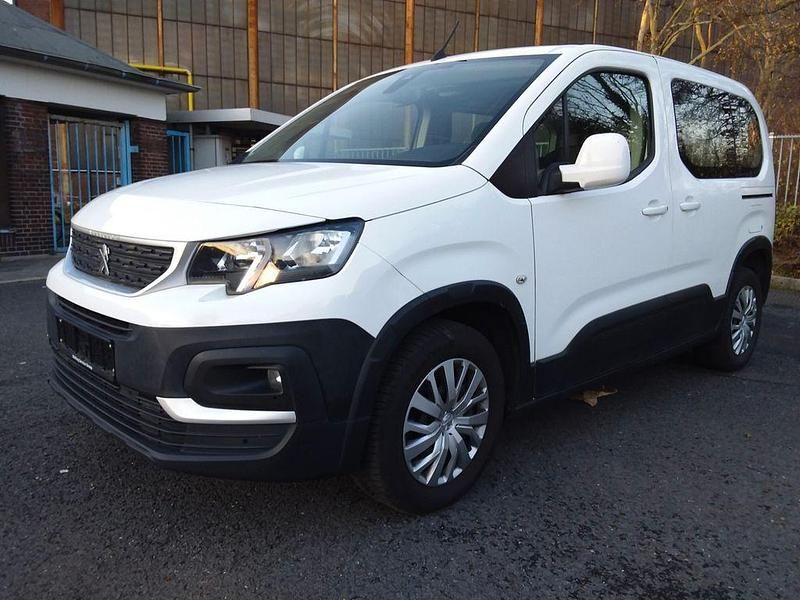 Weiß Gebraucht 2021 Peugeot Rifter Active Van / Kleinbus | 11.888 € (Fairer Preis) - Bild 1/4