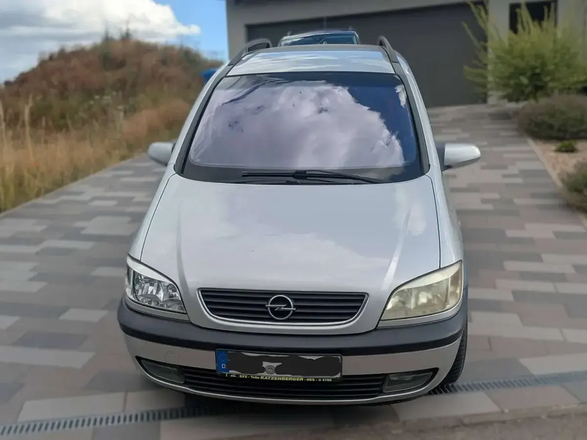 Gebraucht Opel Zafira Edition 125 PS (91 kW) 2001 Silber Van / Kleinbus