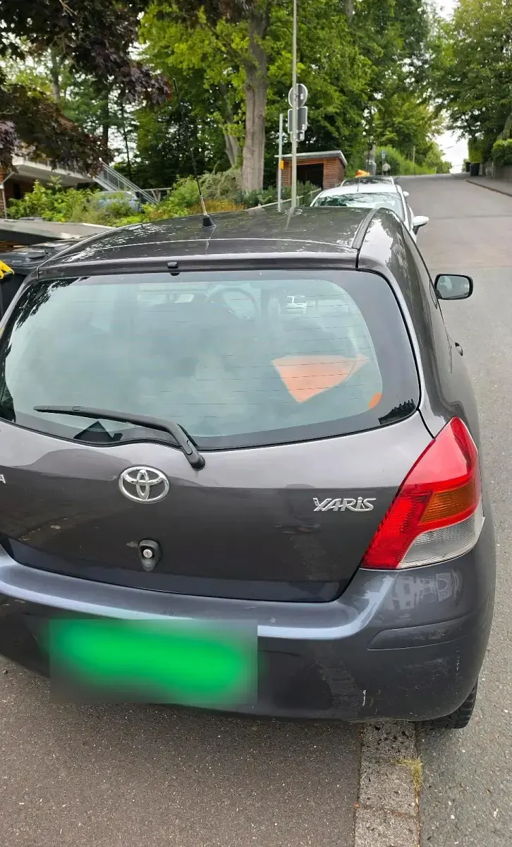 Gebraucht Toyota Yaris 69 PS (50 kW) 2009 Grau Kleinwagen