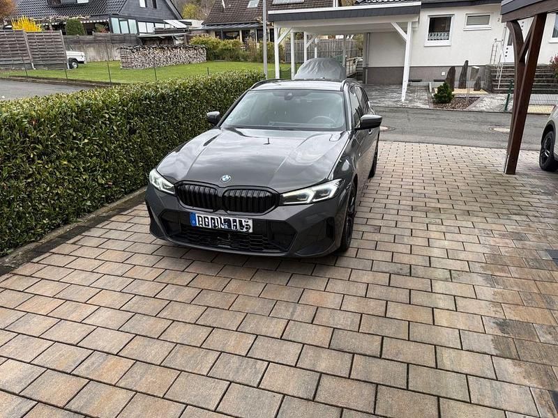 Gebraucht BMW 330 M Sport 286 PS (210 kW) 2023 Grau Kombi