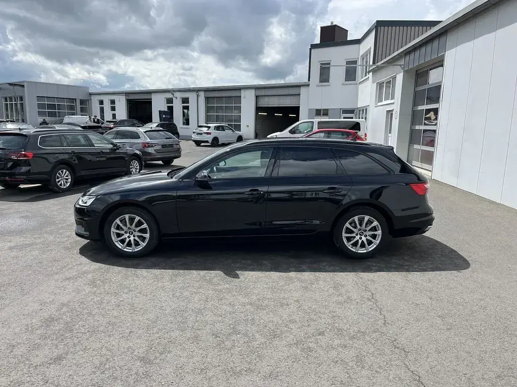 Gebraucht Audi A4 150 PS (110 kW) 2022 Mythosschwarz Kombi