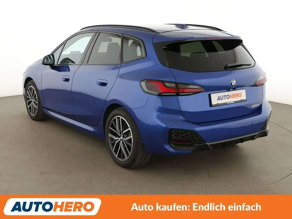 Gebraucht BMW 220 Active Tourer M Sport 170 PS (125 kW) 2022 Portimao blau Van / Kleinbus
