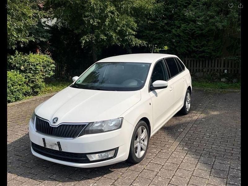 Weiß Gebraucht 2014 Skoda Rapid Limousine | 4.900 € (Etwas zu teuer) - Bild 1/4