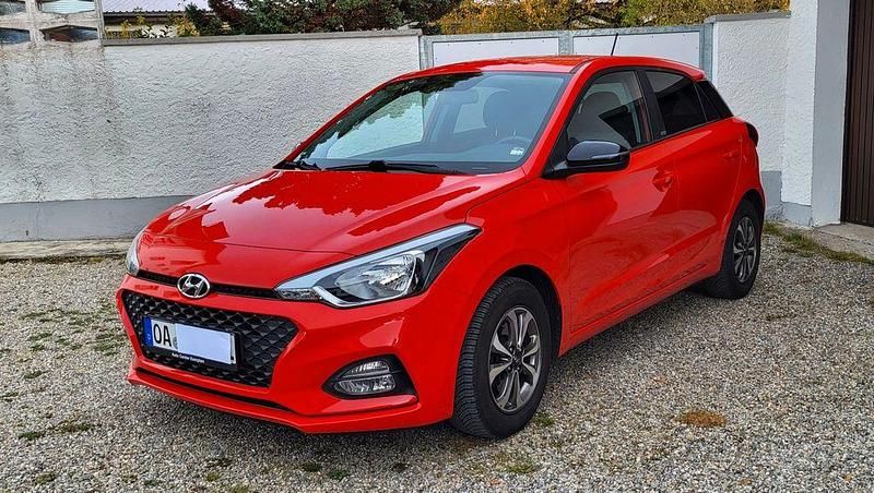 Rot Gebraucht 2020 Hyundai i20 Advantage Limousine | 12.250 € (Fairer Preis) - Bild 1/4