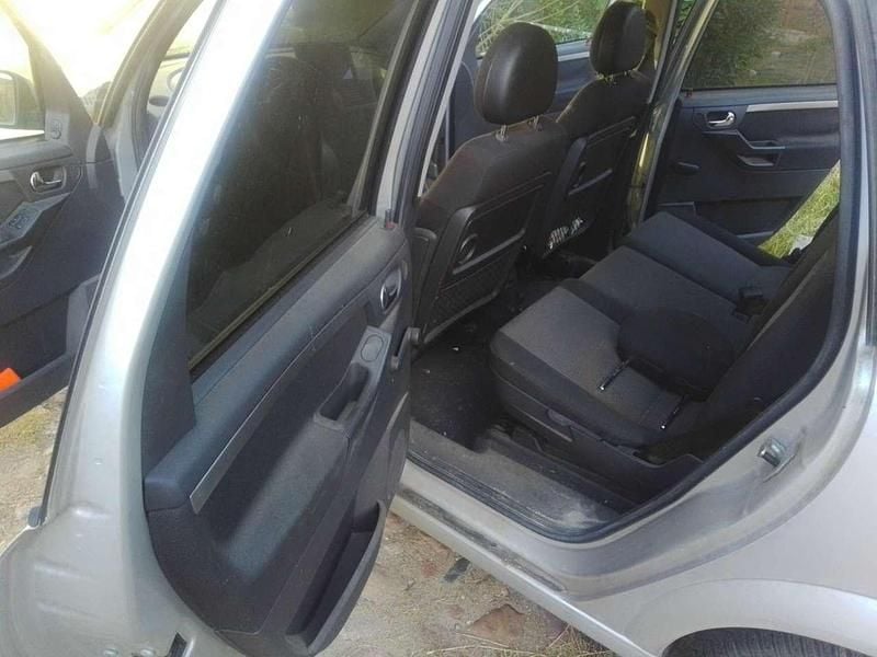 Silber Gebraucht 2005 Opel Meriva Cosmo Van / Kleinbus | 850 € (Superpreis) - Bild 1/4
