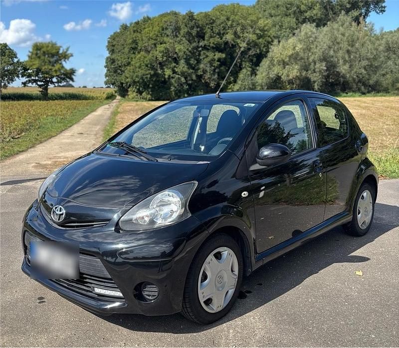 Schwarz Gebraucht 2012 Toyota Aygo Cool Kleinwagen | 3.899 € (Fairer Preis) - Bild 1/4