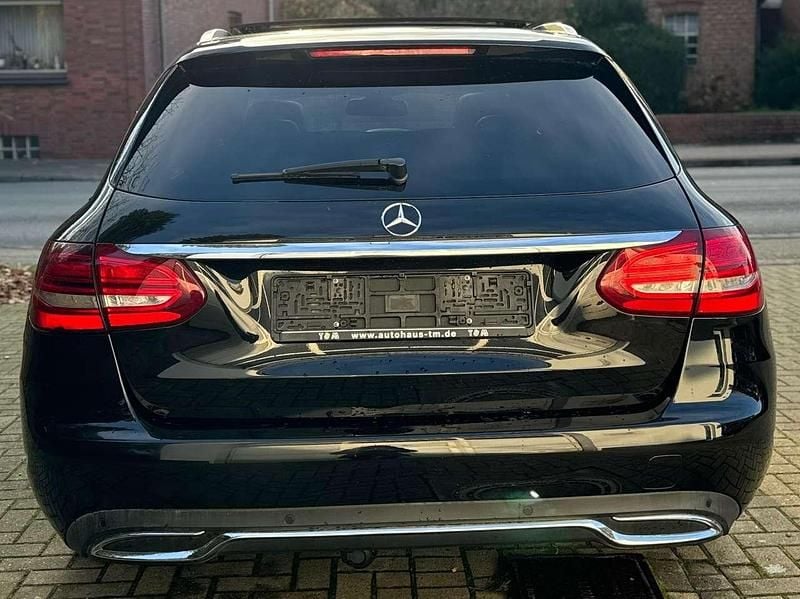 Gebraucht Mercedes C250 204 PS (150 kW) 2015 Obsidianschwarz  metalliclack Kombi