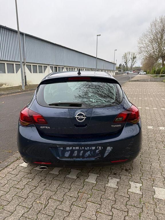 Gebraucht Opel Astra Cosmo 140 PS (102 kW) 2010 Blau Limousine