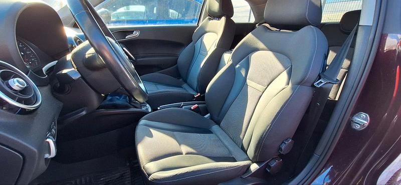 Gebraucht Audi A1 Ambition 86 PS (63 kW) 2011 Rot Kleinwagen