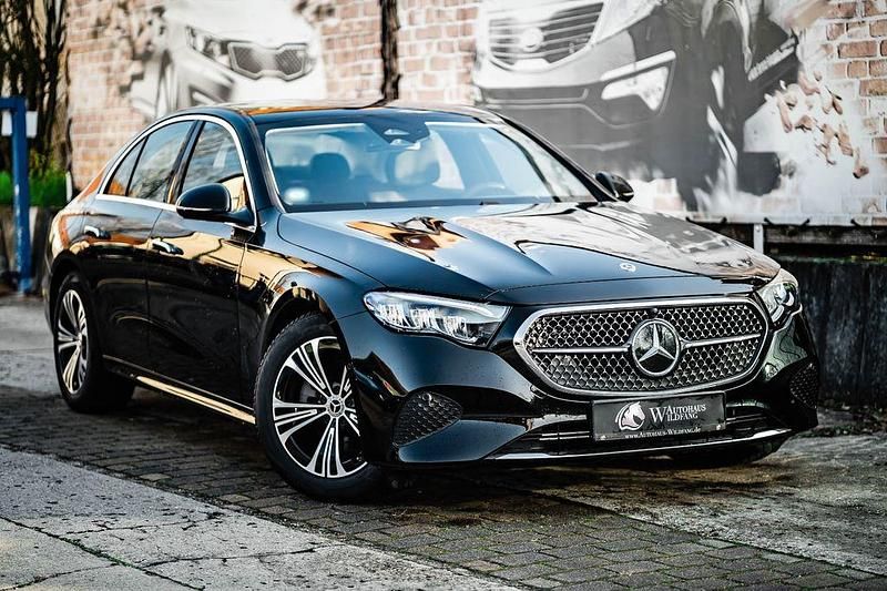 Schwarz Gebraucht 2024 Mercedes E220 Avantgarde Limousine | 46.900 € (Teuer) - Bild 1/4