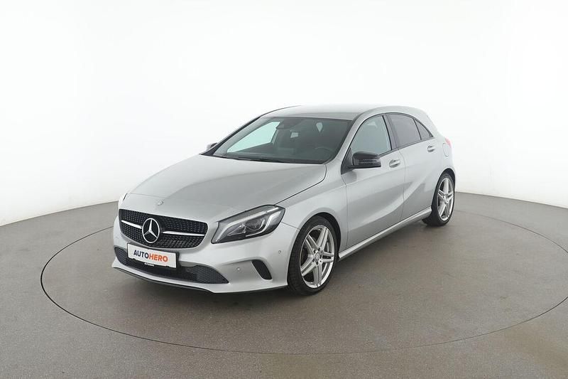 Grau Gebraucht 2017 Mercedes A180 Urban Limousine | 15.230 € (Fairer Preis) - Bild 1/3